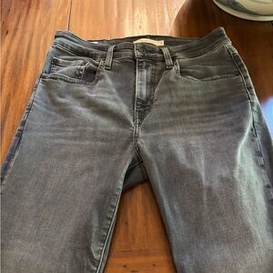 Levi's Women's Black/Gray Wash Skinny Jeans Size 28